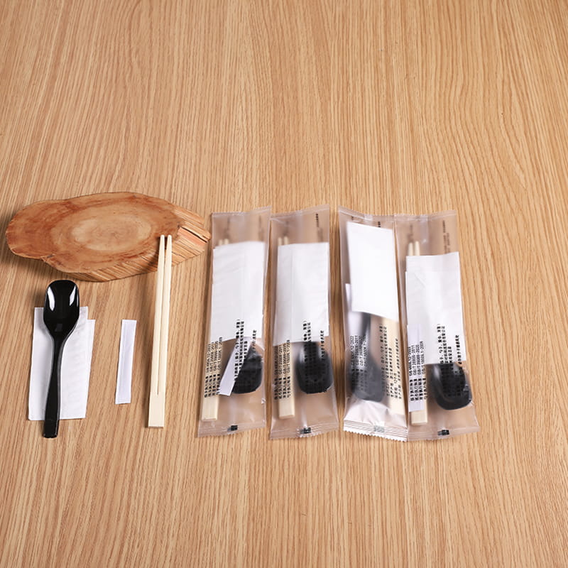 Mála Béile Indiúscartha 4pcs Le spúnóg Chopsticks Agus Set Scannán Ilchodach Frosted Papernapkin